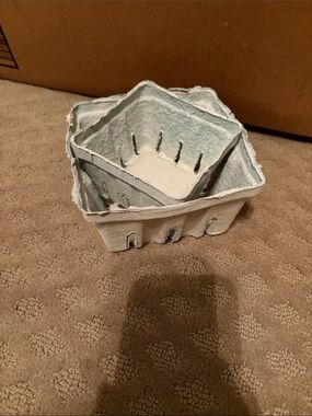 Small Paper Berry Baskets — Light Gray